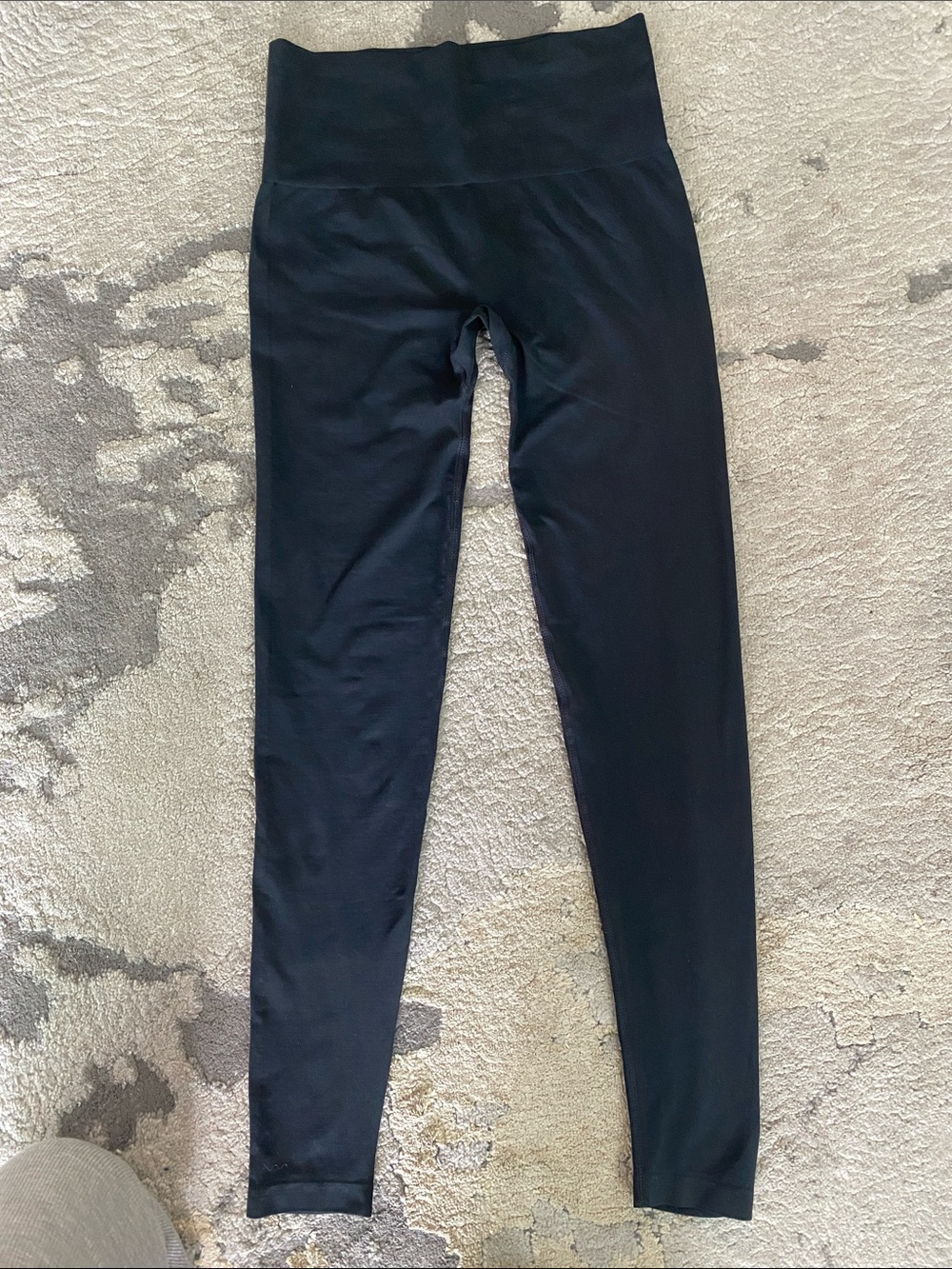 SKIMS Black Seamless Shapewear Leggings. Brand new! No tag! Size:M.